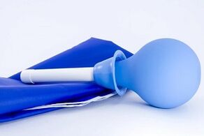 lewatywa oczyszczająca w celu usunięcia pasożytów z organizmu